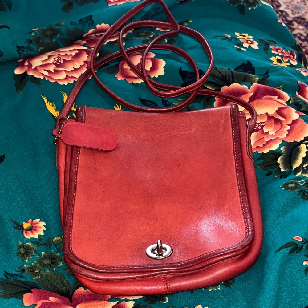 Vintage Laura Elegant Red Leather Shoulder/ Crossbody Purse